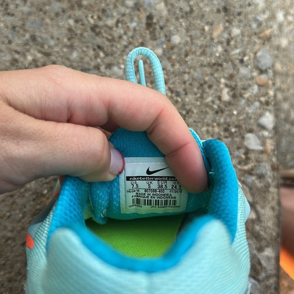 Nike Teal and Orange Sneakers size 7 women’s - Picture 4 of 5